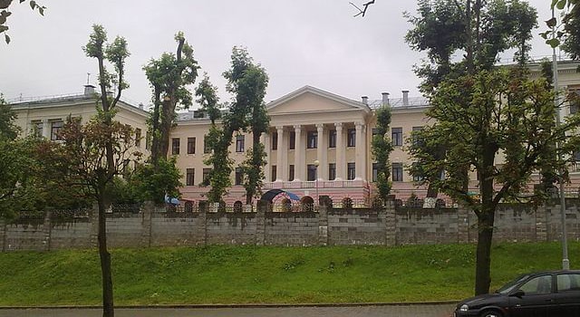 Родильный дом по ул. Володарского в Минске