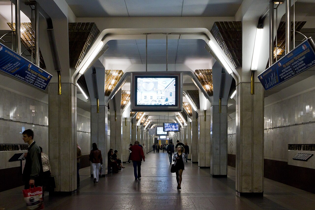 Станция метро «Площадь Победы»