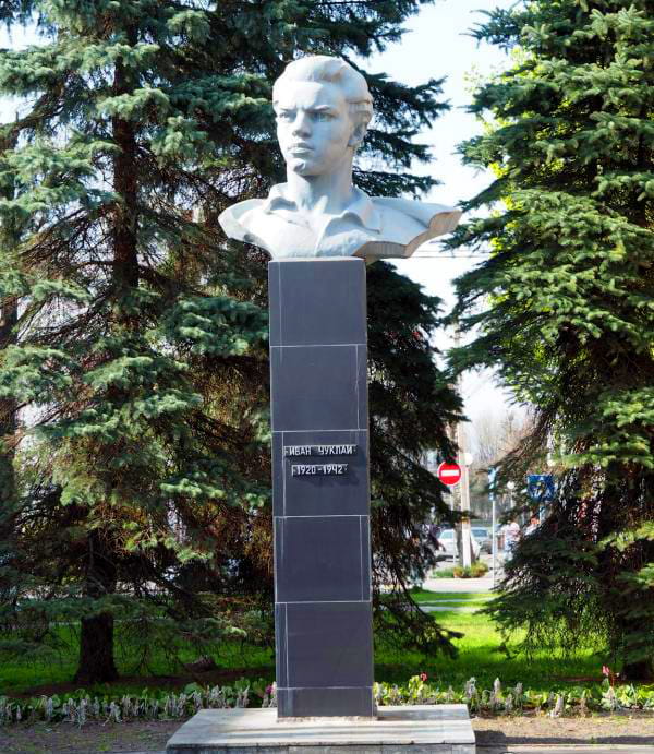 Памятник партизану И. Чуклаю